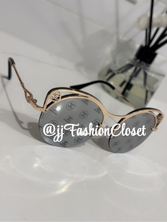 Fashion Jewelry Accessories - Ccute Gold Round Logo Sunglasses - Gold Frame, Silver Lenses